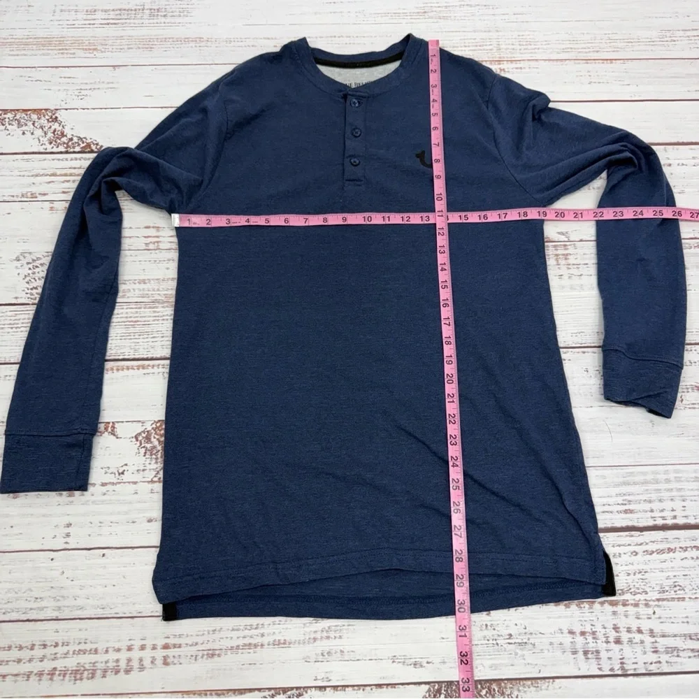 True Religion Men’s size Medium Navy Blue Horseshoe Logo Henley Shirt